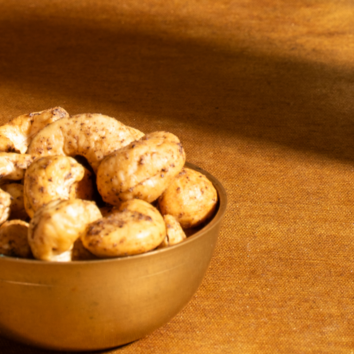 Cracked Pepper Cashew